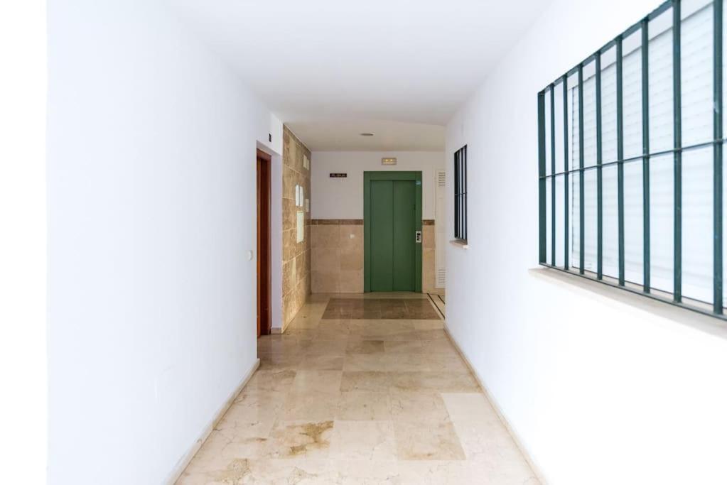 Apartamento Con Parking Gratis En El Centro De Malaga Apartman Kültér fotó